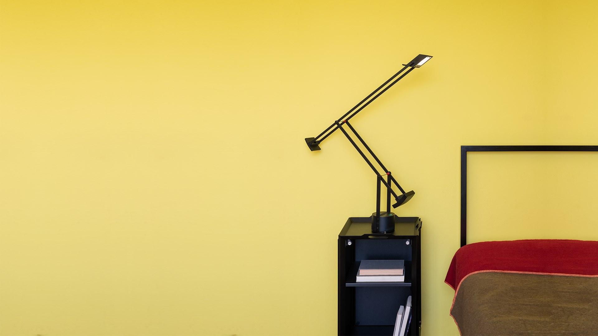 LED adjustable desk lamp | Tizio by Artemide