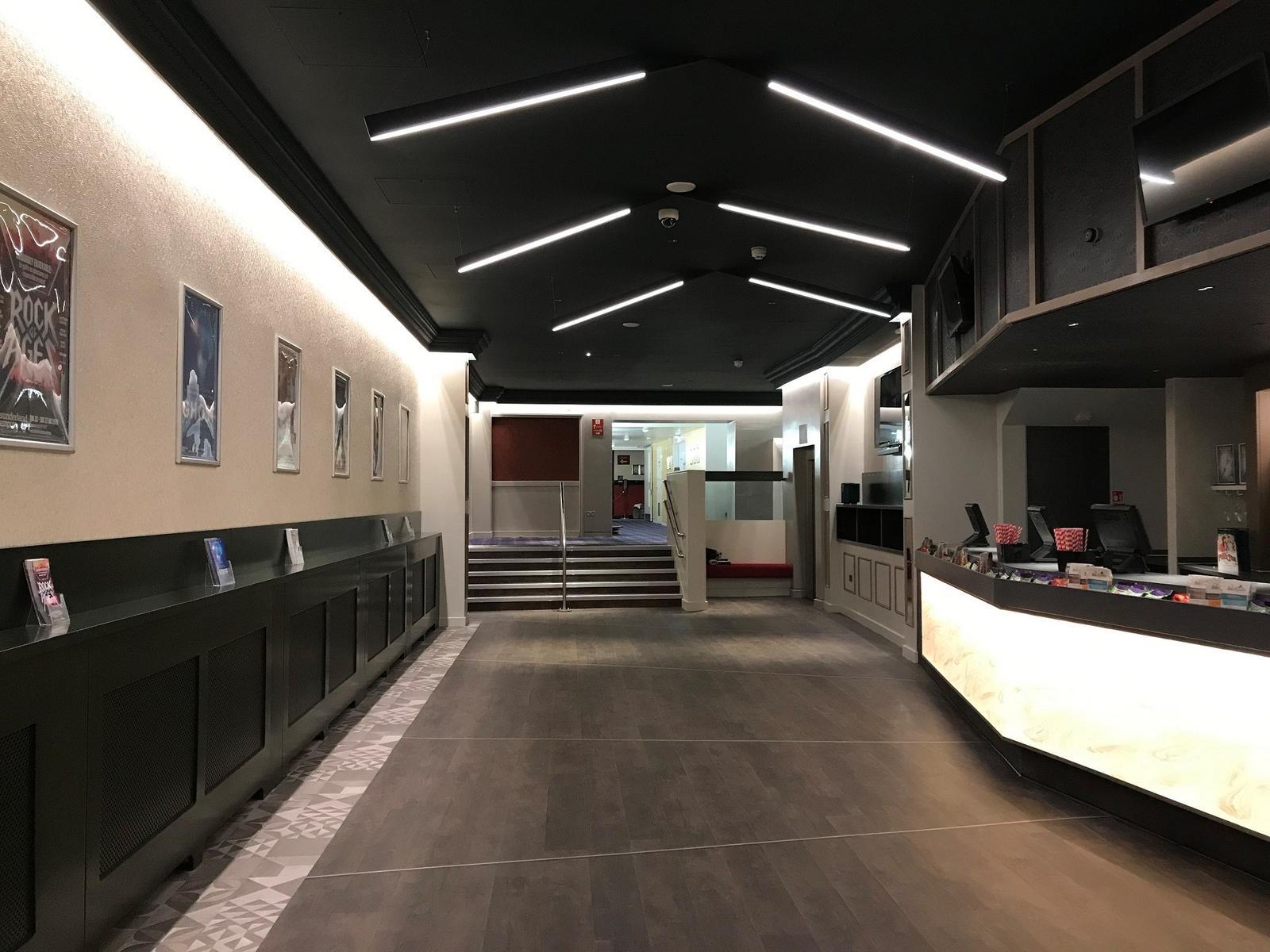 LED aluminium ceiling lamp | Angle Beam by Dark