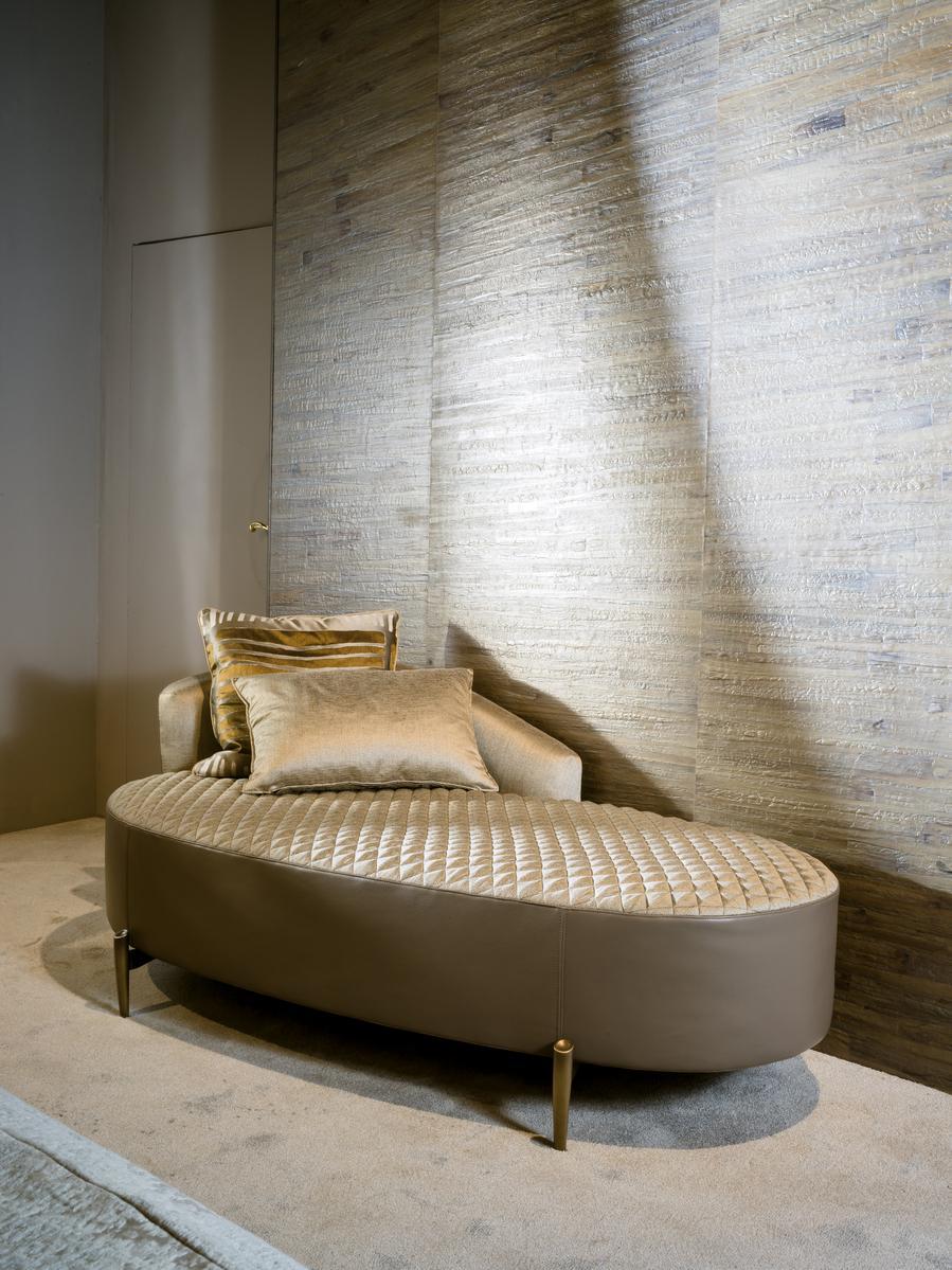 Tufted upholstered leather day bed | Selene by Ezio Bellotti