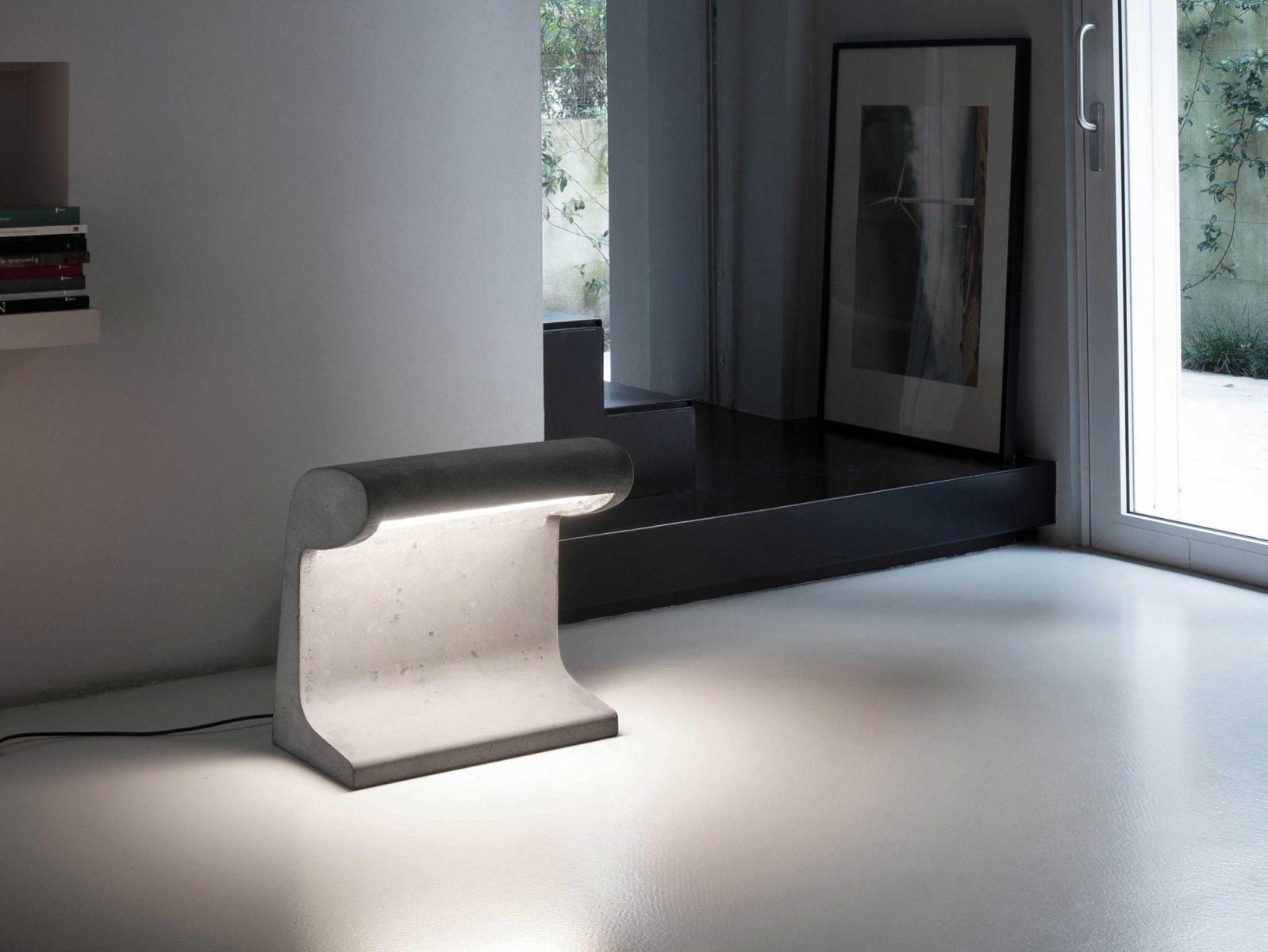 LED cement floor lamp | Borne Béton Grande by Nemo