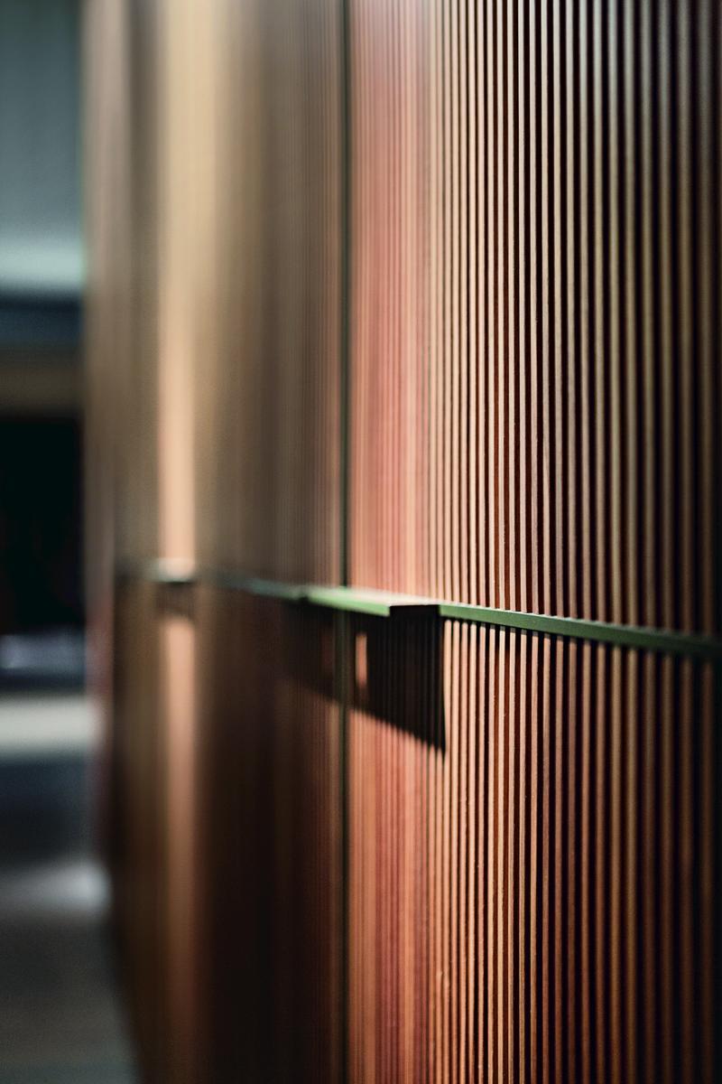 Walnut wardrobe custom | Seryasse by Lema