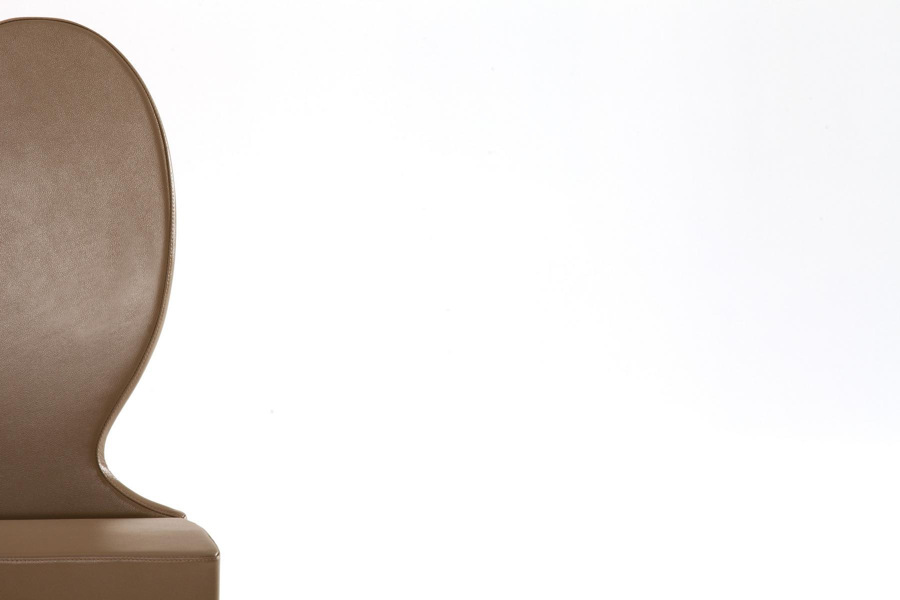 Medallion upholstered leather chair | Vivienne by Tonin Casa