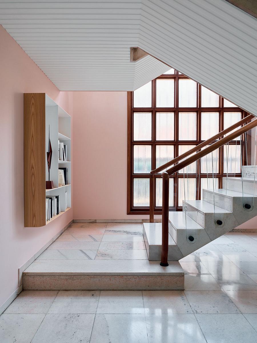 Floating multi-layer wood bookcase | D.357.2 by Molteni