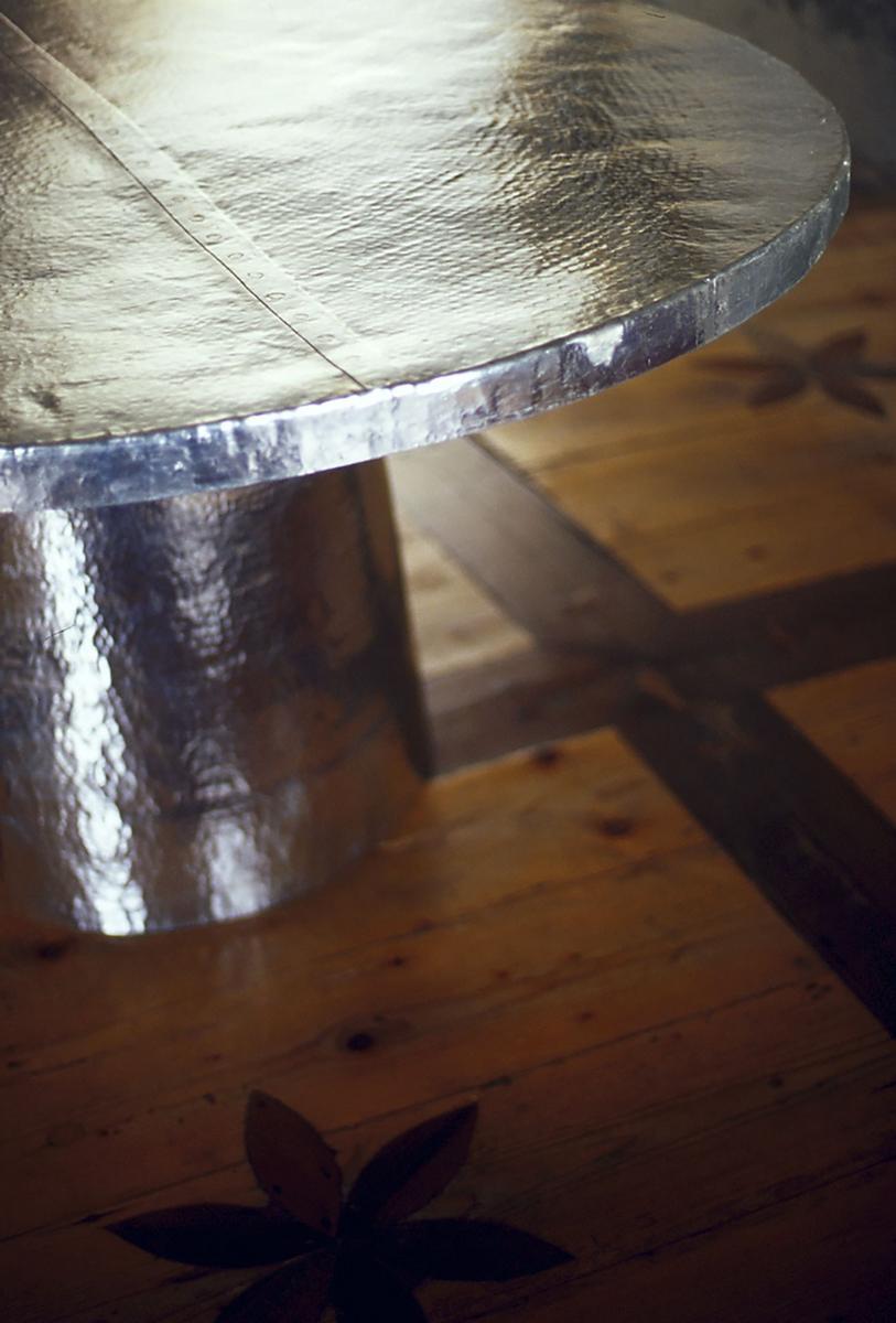 Round brass table | Cairo by Baxter