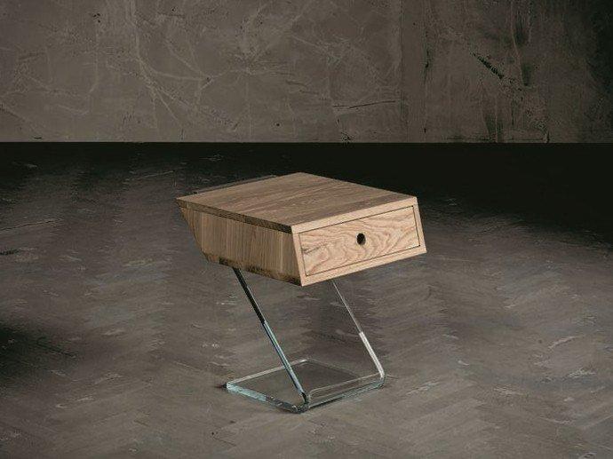 Rectangular wood and glass bedside table with drawers | Cut by Altacorte