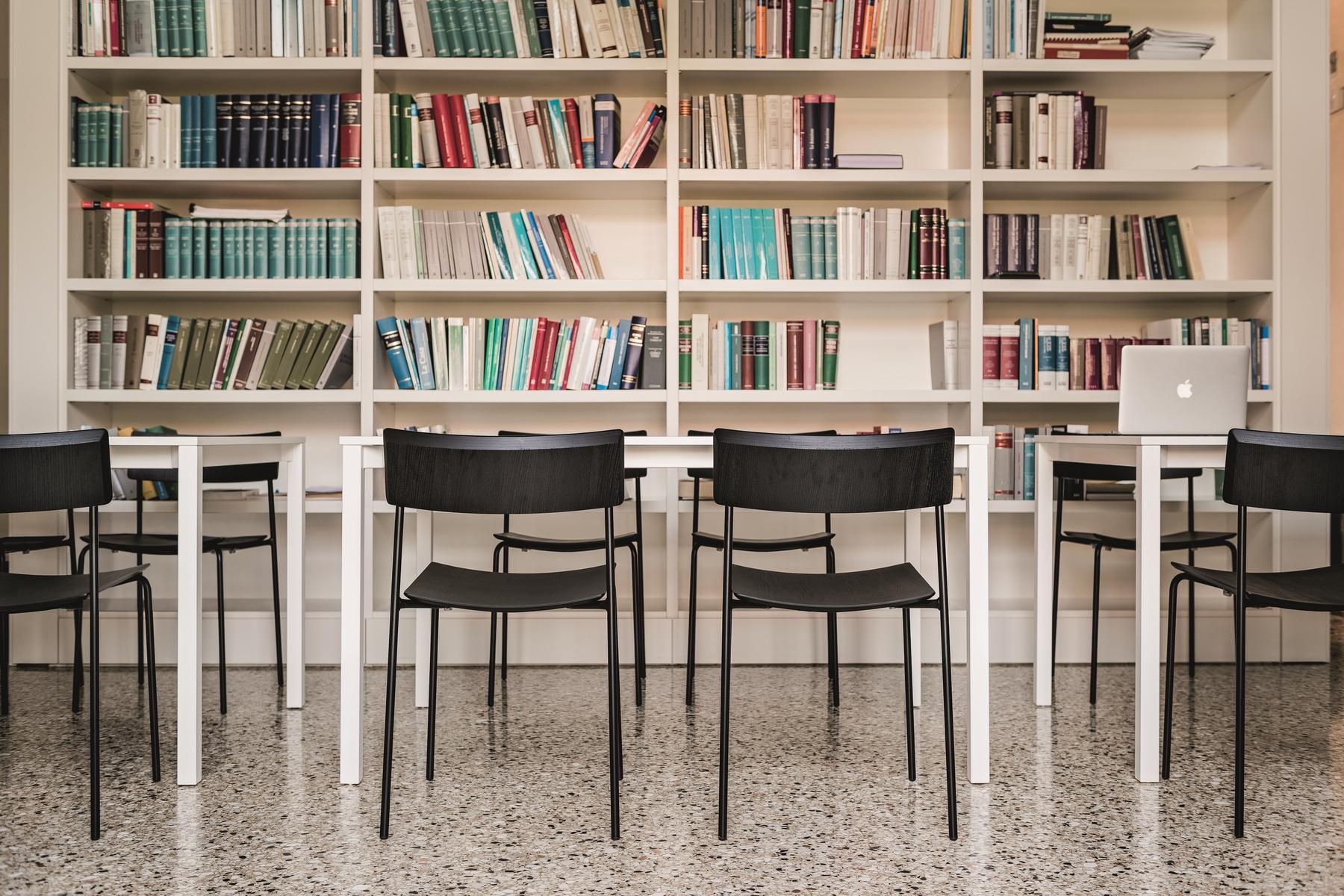 Stackable chair in wood and steel structure | Mito S by Midj