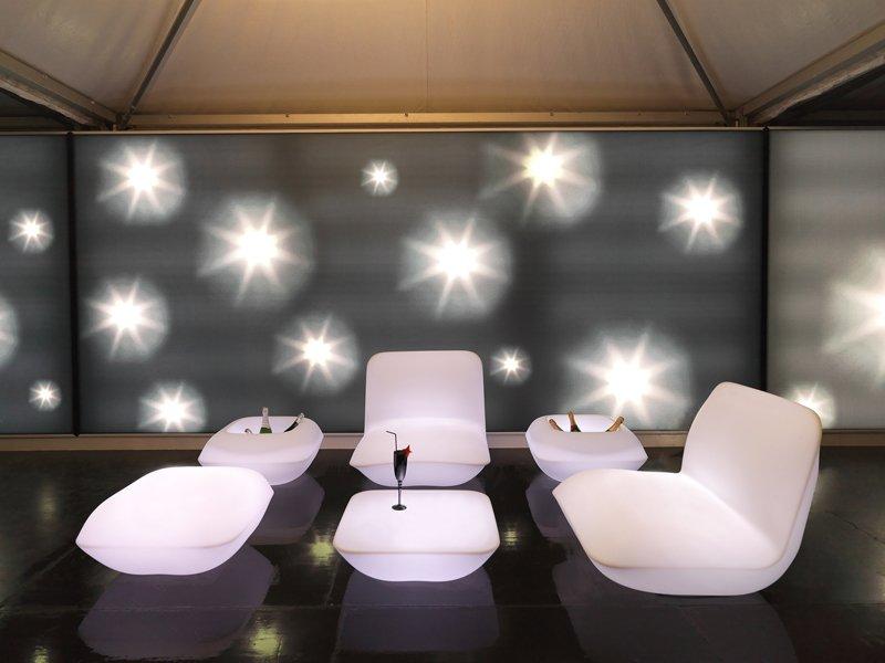 Polyethylene garden side table | Pillow by Vondom