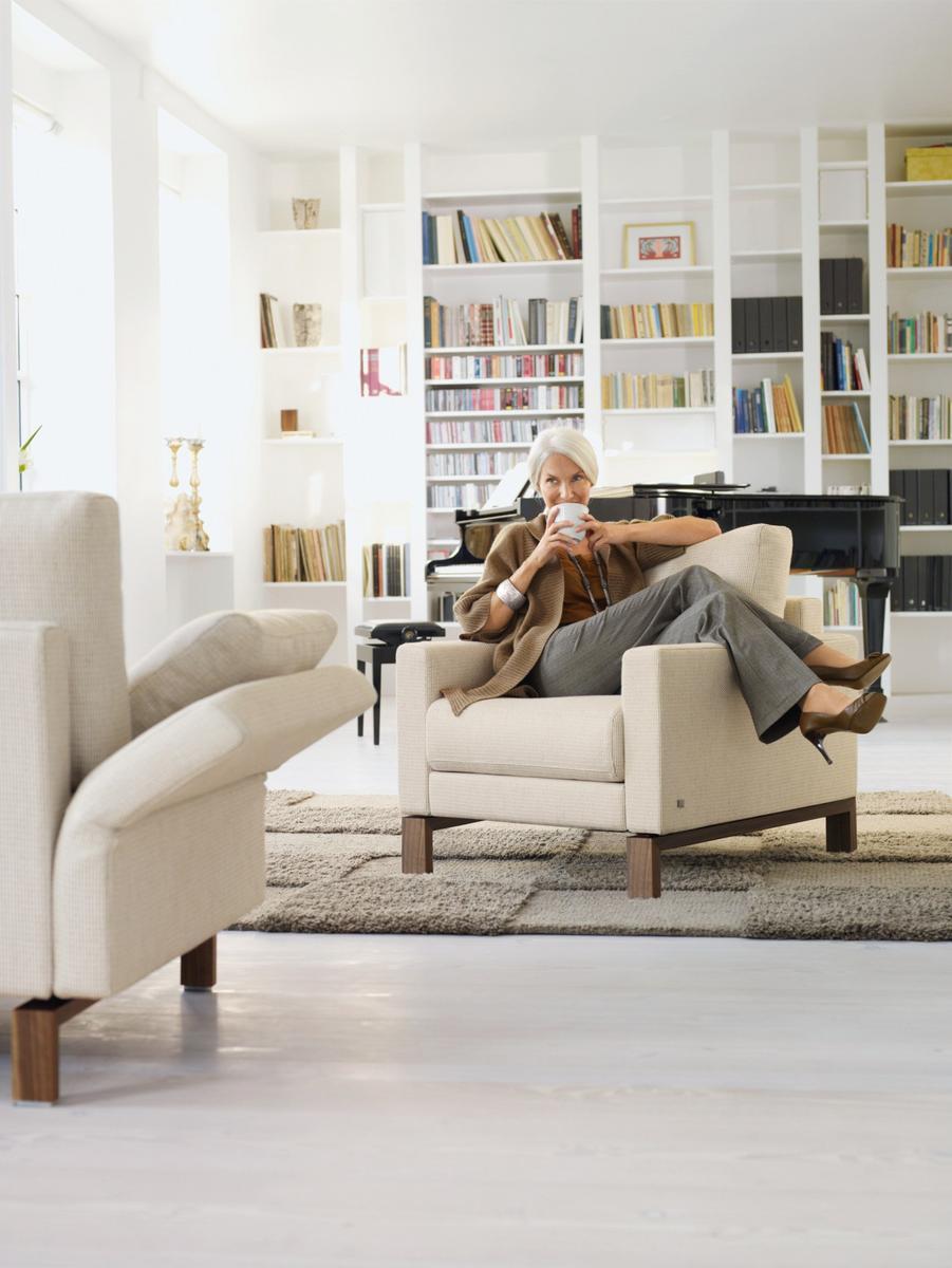 Sled base fabric armchair with headrest | 004 Vida by Rolf Benz