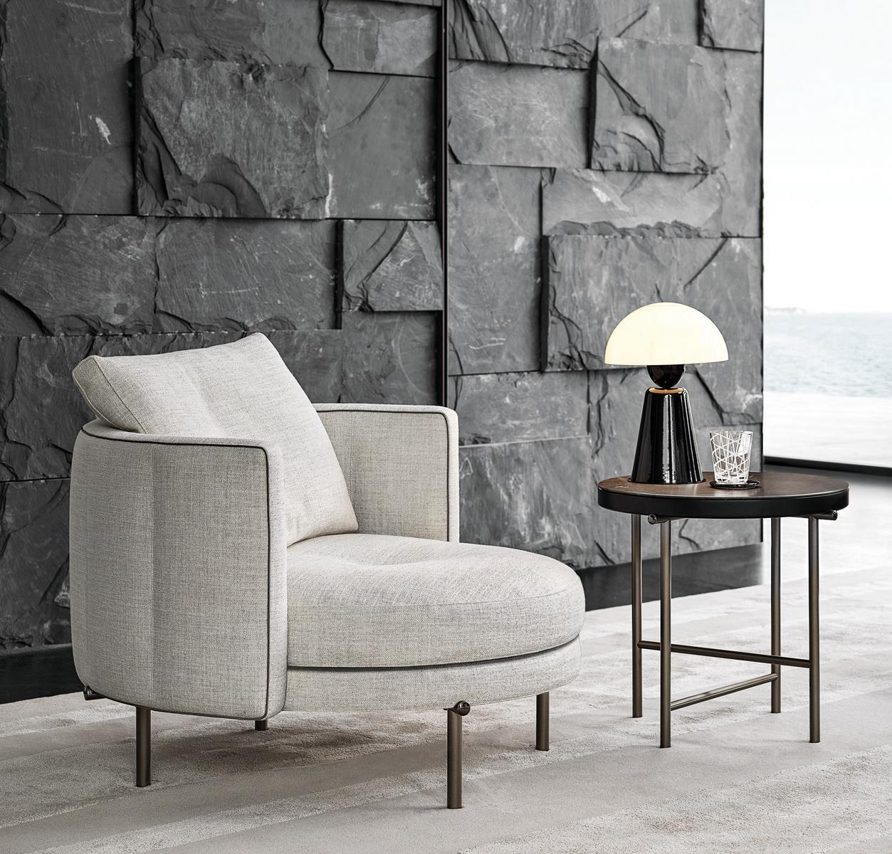 Round coffee table for living room | Torii by Minotti