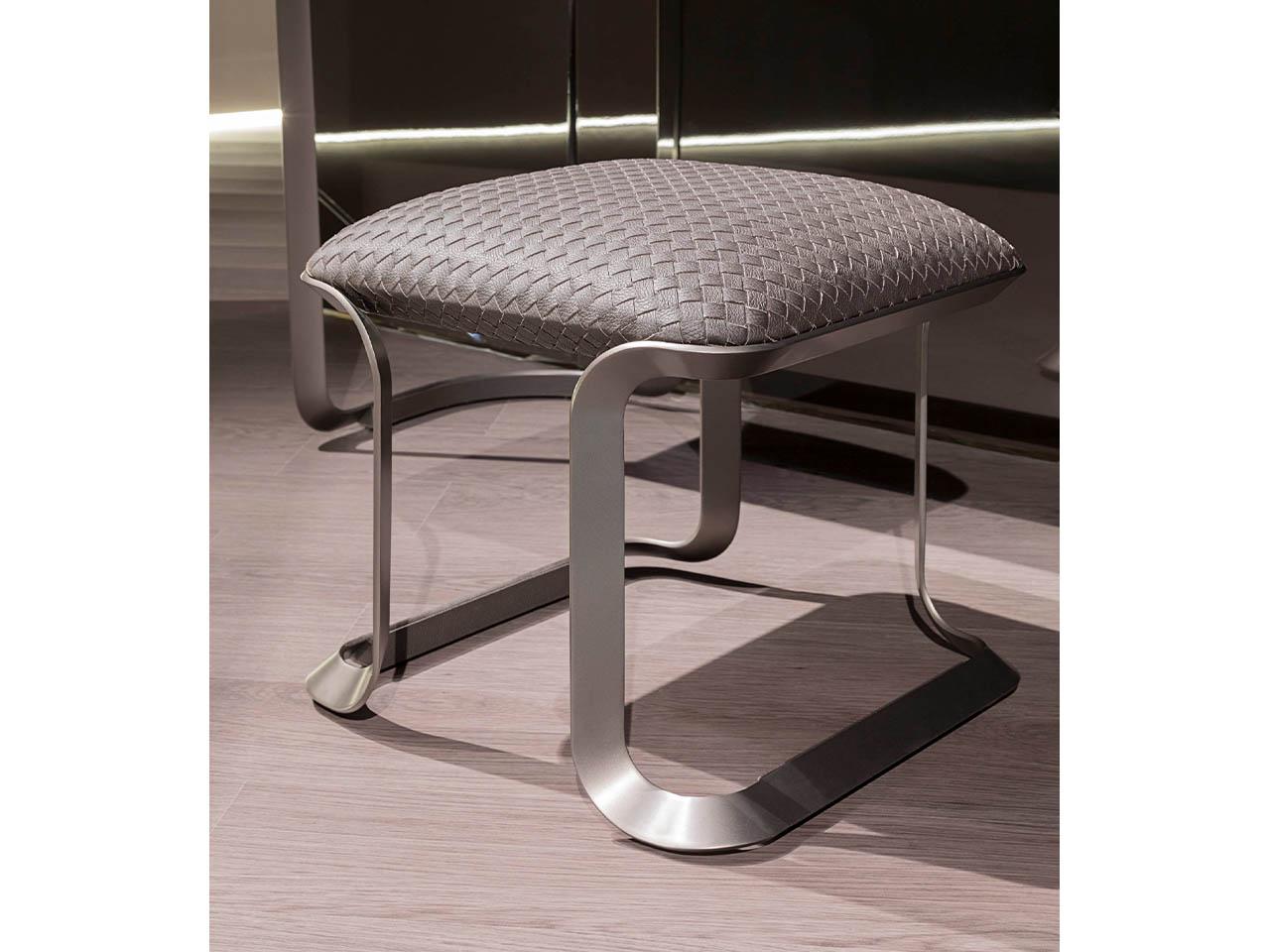 Low stool with integrated cushion | Milano by Turri