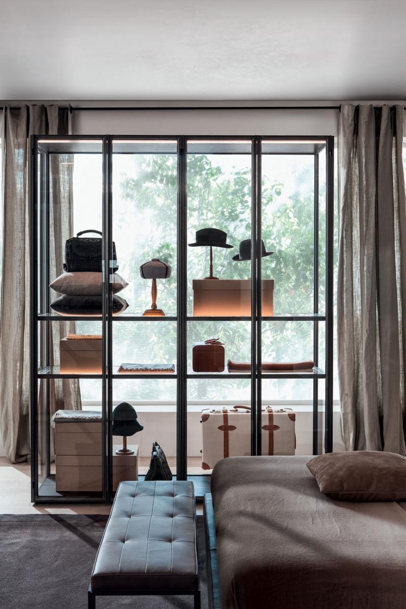 Leather double bed | Anton by Molteni