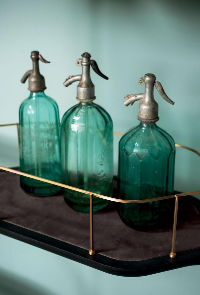 Wall-mounted metal bookcase | Libelle by Baxter