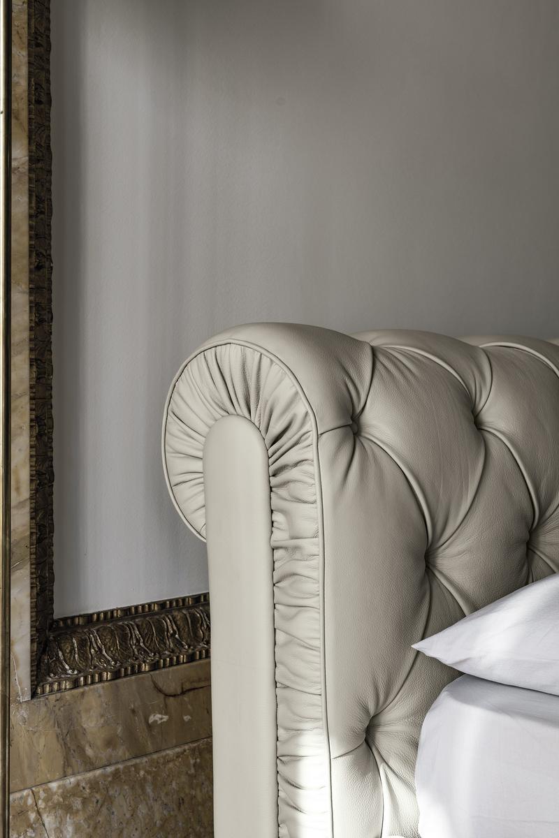 Double bed with tufted headboard | Exige by Bolzan letti