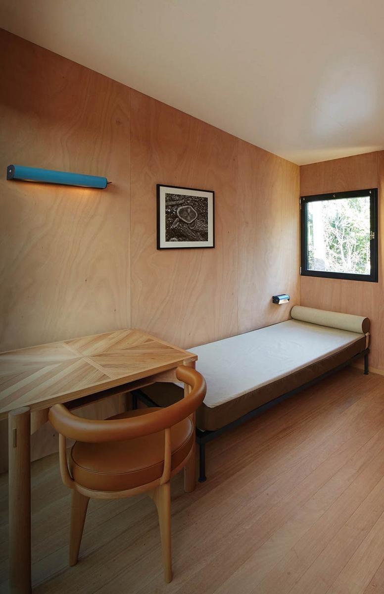 Painted metal wall light | Applique Cylindrique Longue by Nemo