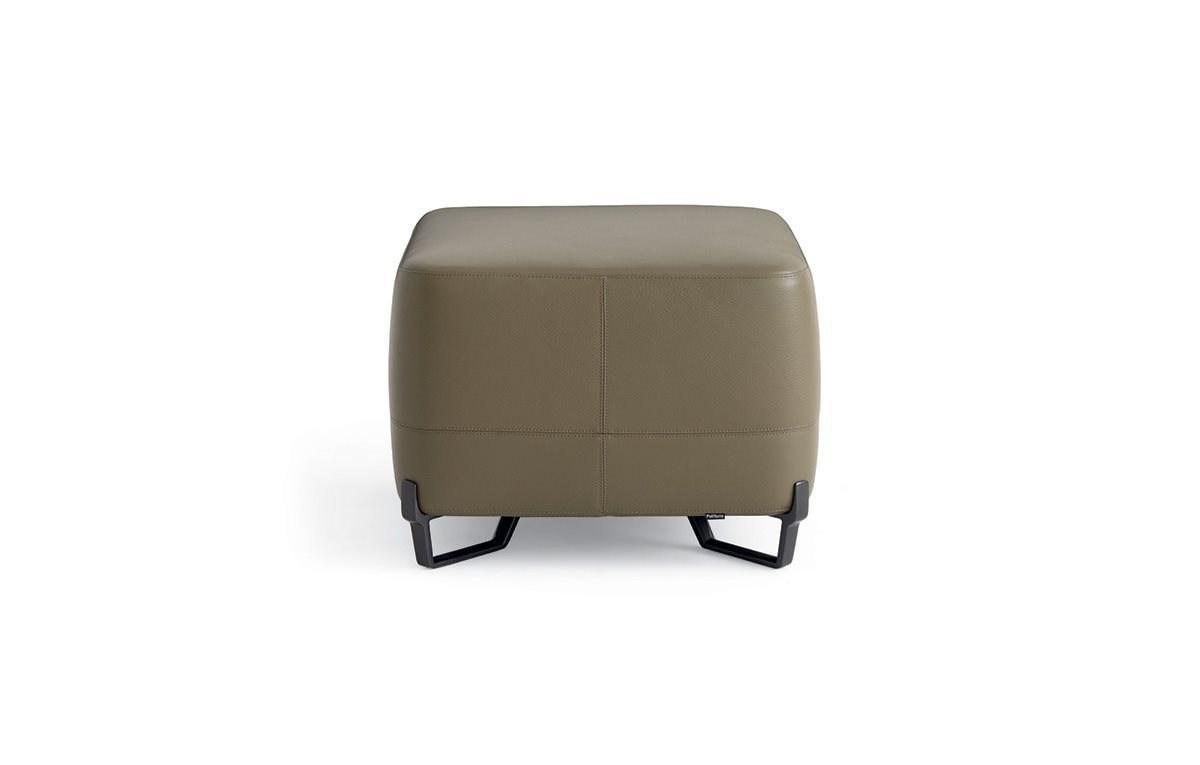 Square leather pouf | New York by Poliform