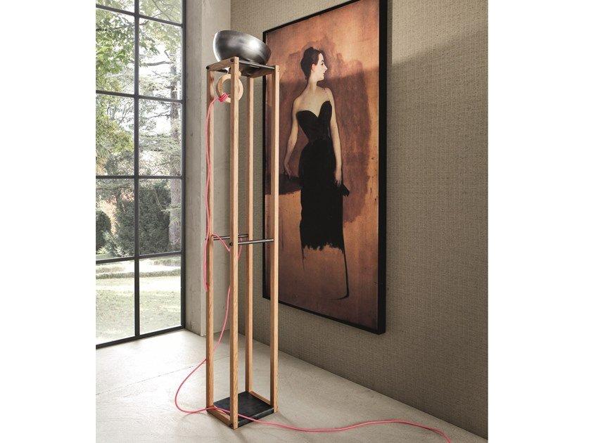 Wooden floor lamp | Lh23 by Altacorte
