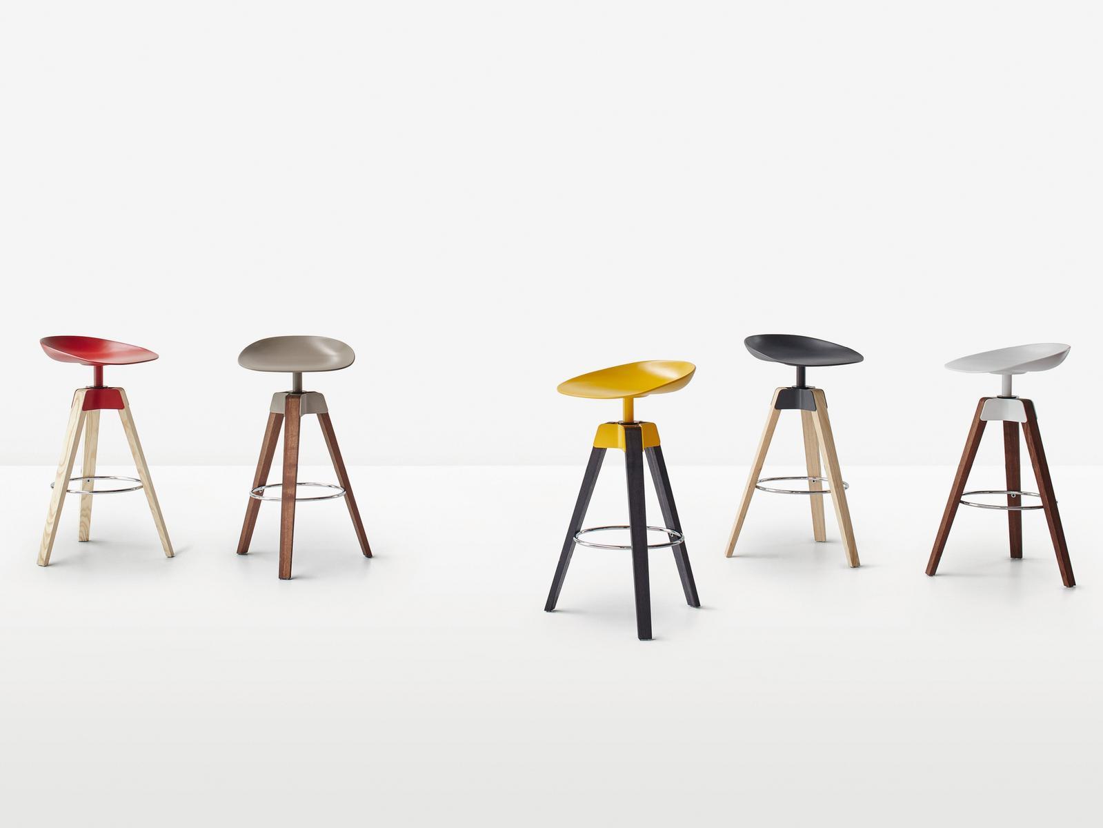 High trestle-based polypropylene stool with footrest | Plumage by Bonaldo