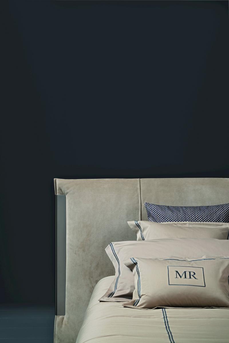 Upholstered double bed | Amal by Flou