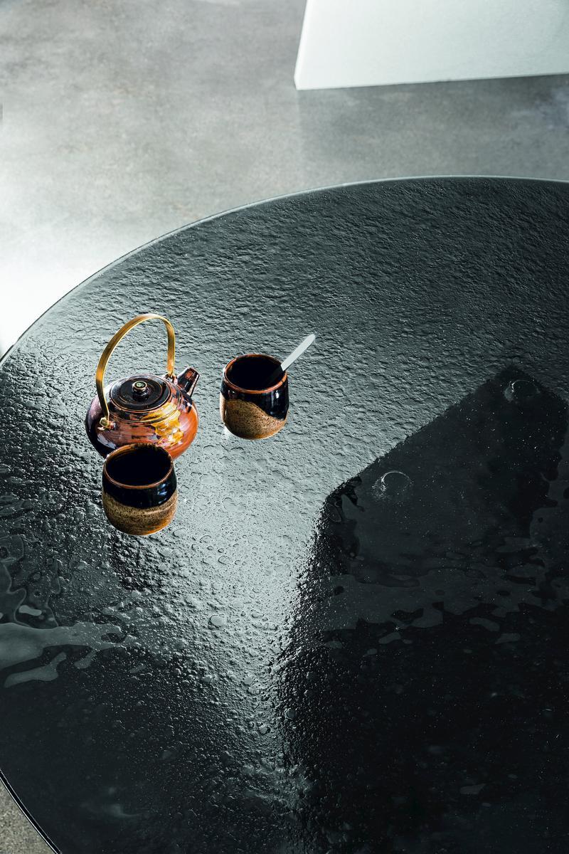Round tempered glass table | Deod by Sovet