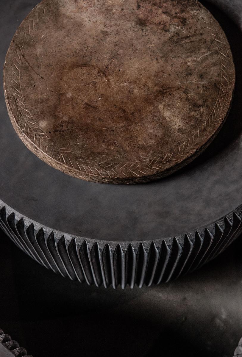 Round cement coffee table | Juno by Baxter