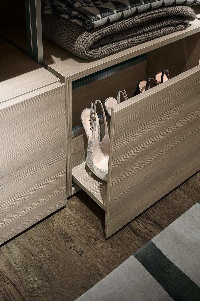 Sectional custom walk-in wardrobe | Hangar by Lema