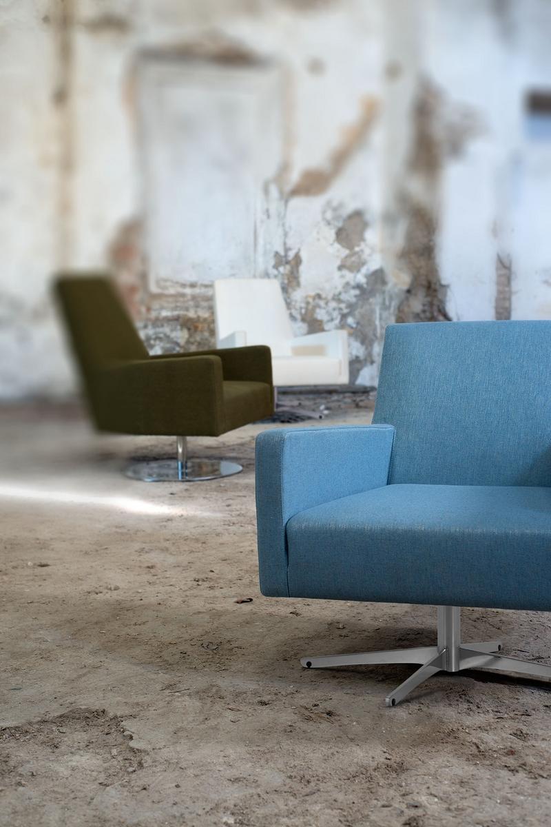 Upholstered fabric armchair with 4-spoke base | Boston Low by Domingo salotti