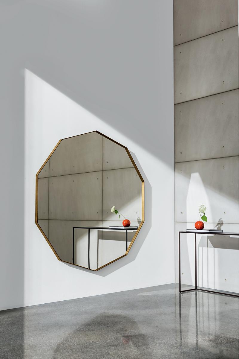 Framed wall-mounted mirror | Visual Decagonal by Sovet