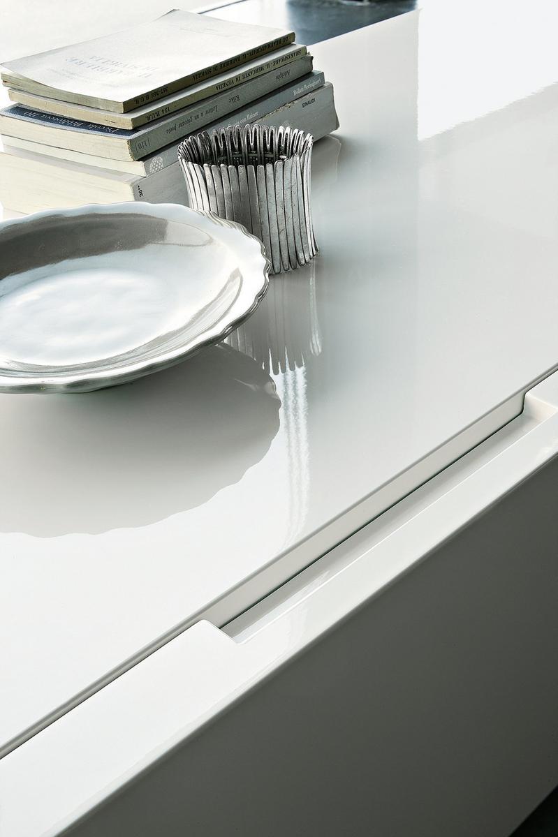 Lacquered dresser | Flin by Lema
