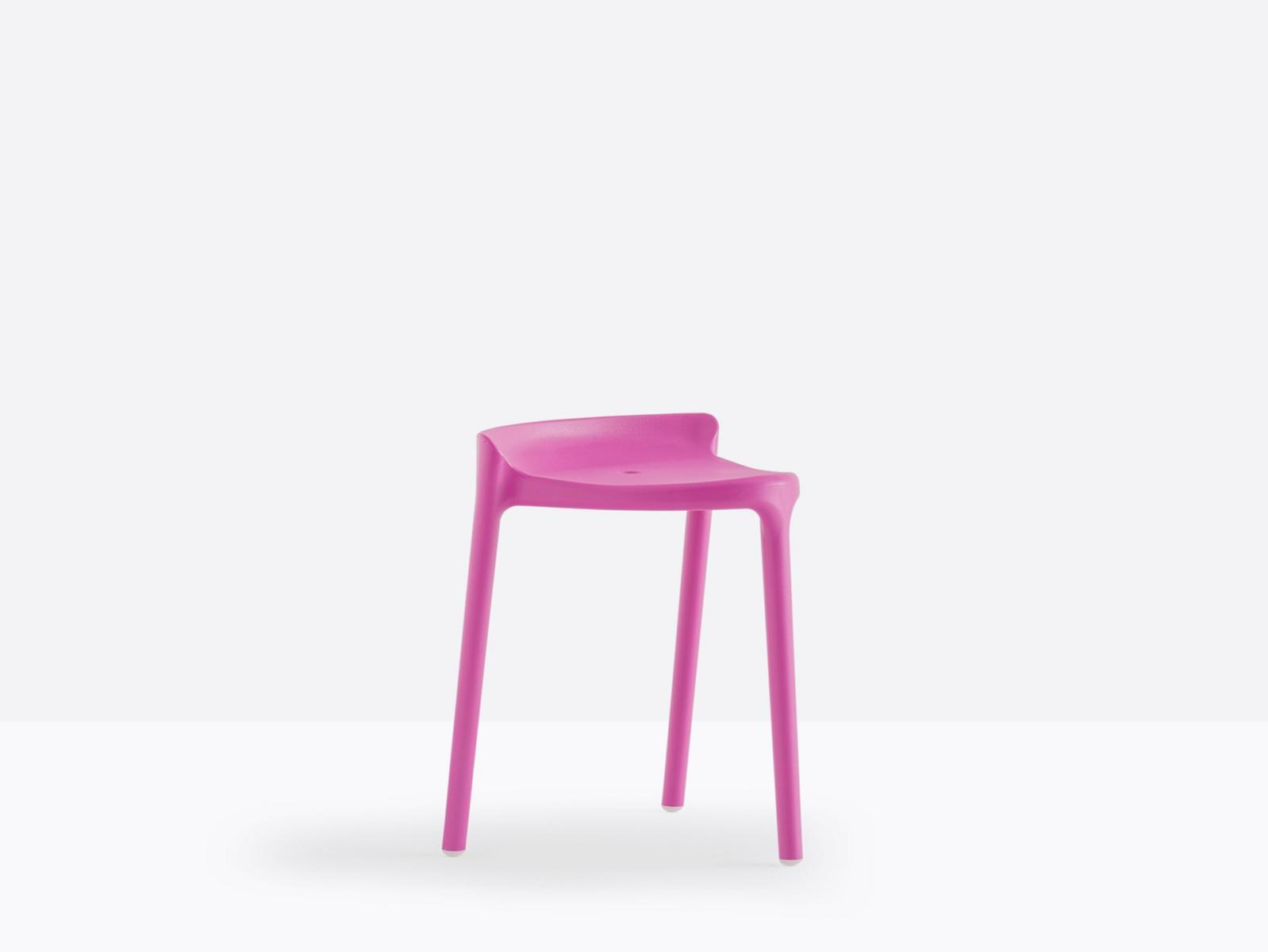 Low stackable stool | Happy 491 by Pedrali
