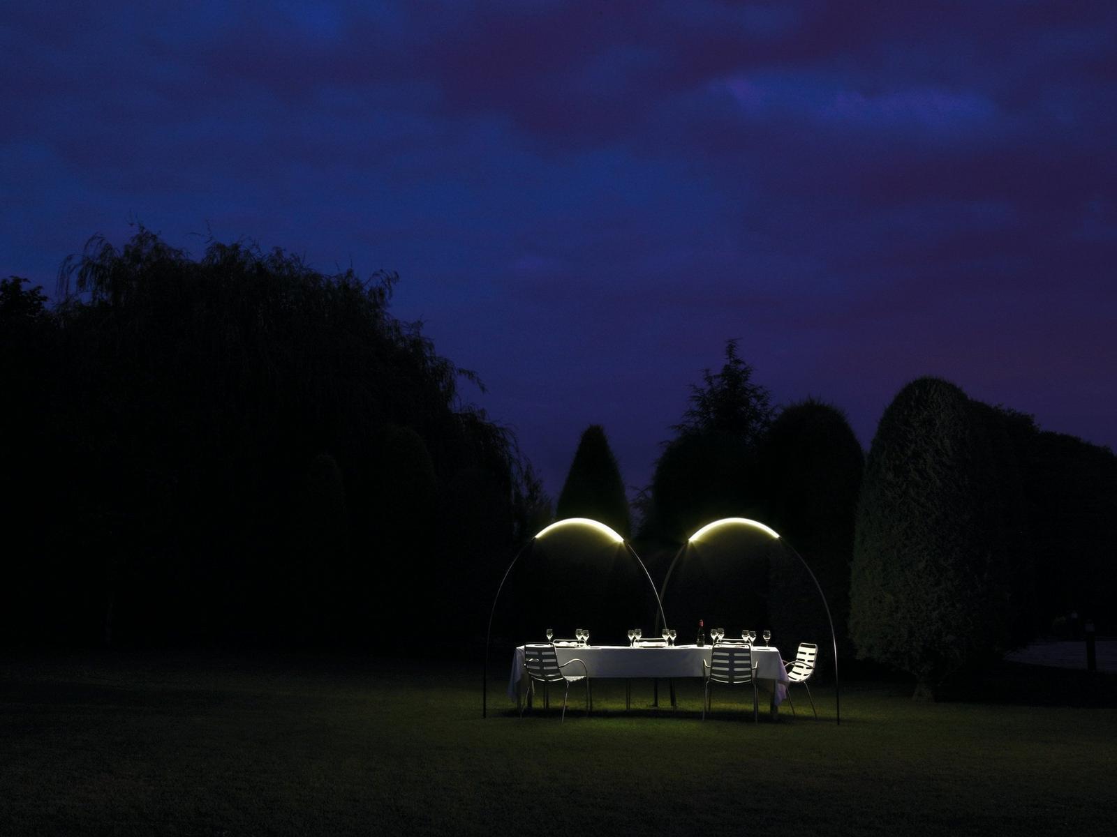 LED Outdoor arc lamp | Halley by Vibia