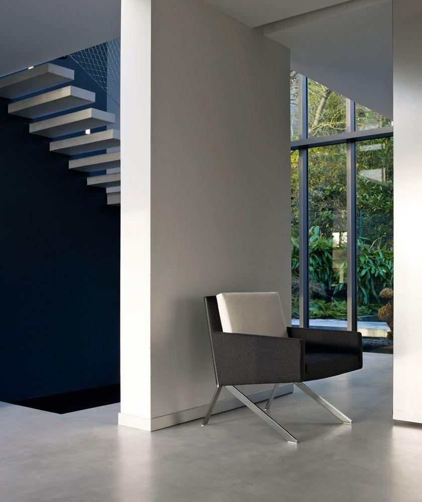 Fabric easy chair with armrests | Theo by B&B Italia