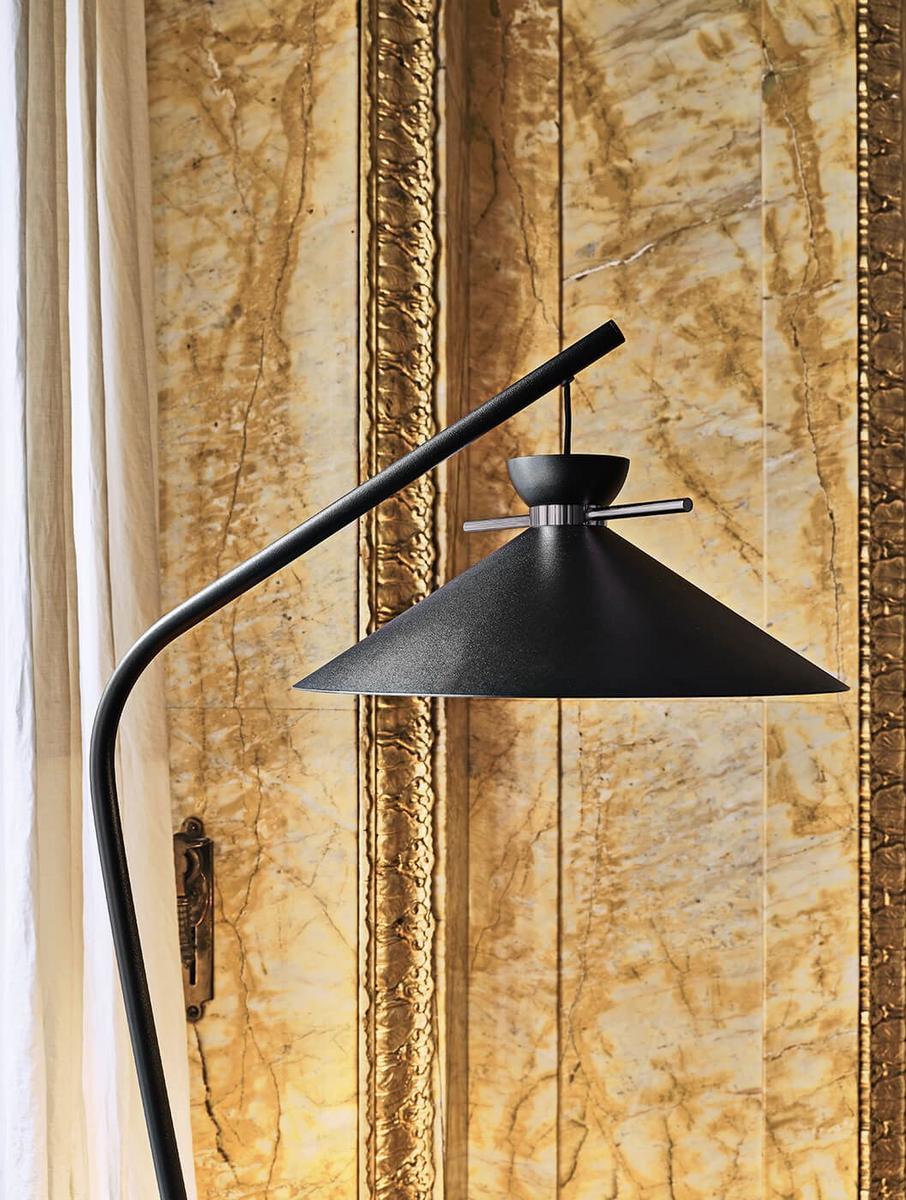 Direct light painted metal floor lamp | Japan by Midj
