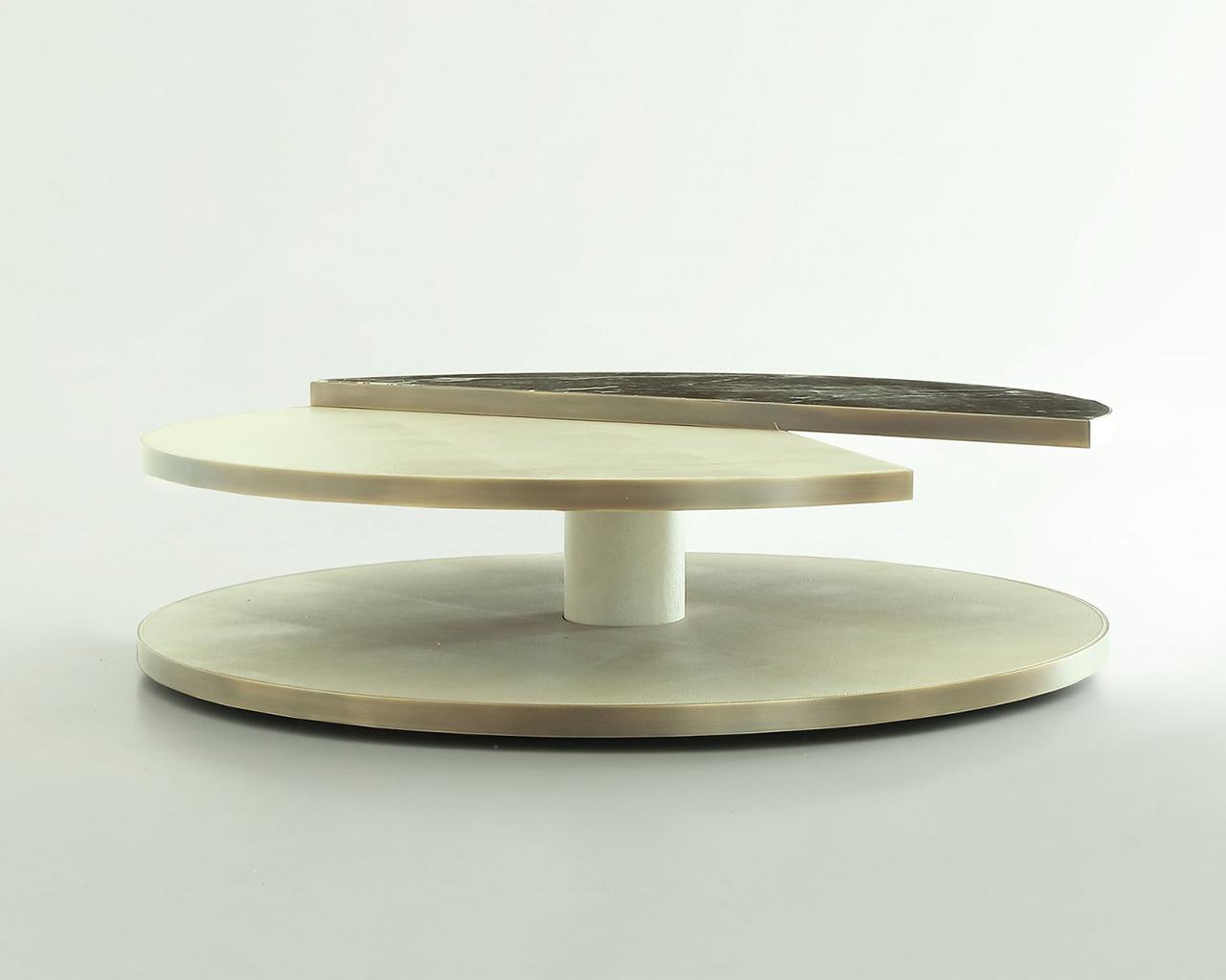 Marble coffee table in a classic style | Moon by Rugiano