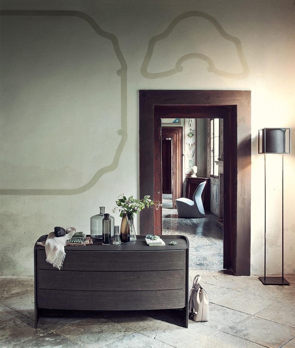 Rounded lacquered chest of drawers with integrated handles | Adj by ALF Dafre