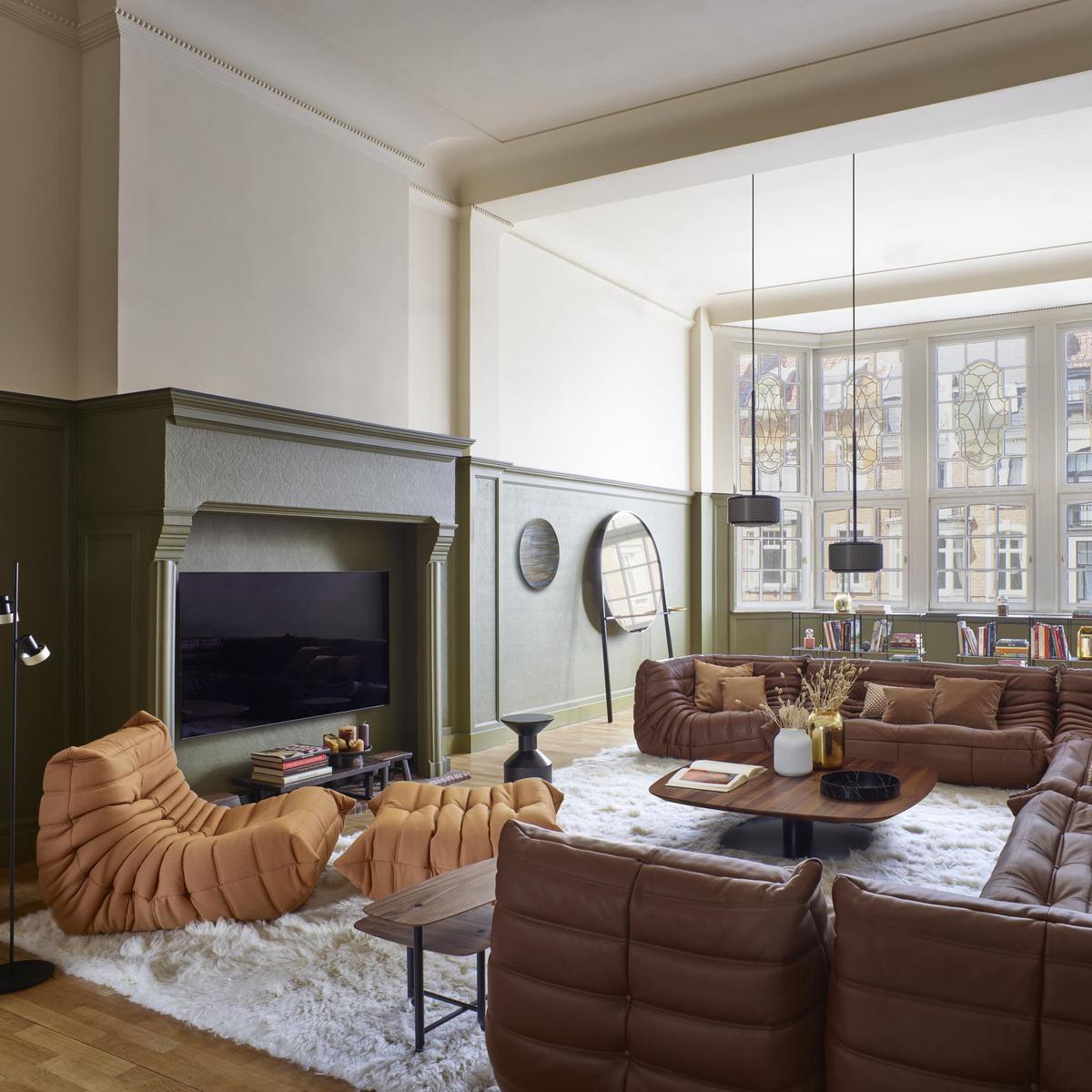 Low square walnut coffee table | Alster by Ligne Roset