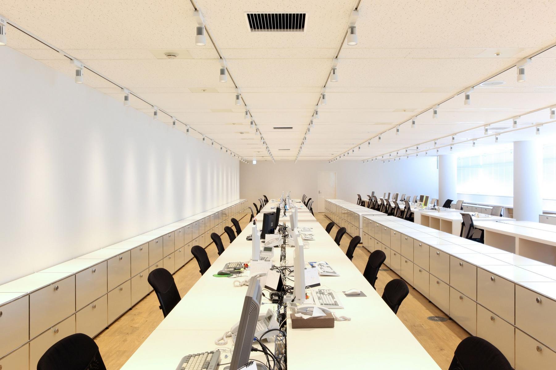 Rectangular laminate workstation desk | Haller Table For Shared Workstations by USM