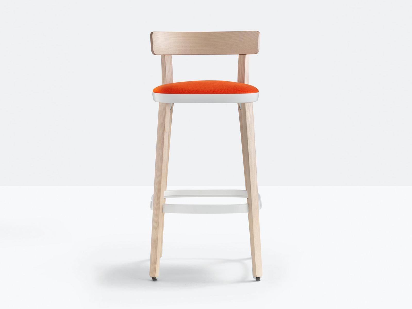 High ash stool with integrated cushion | Folk 2947 by Pedrali