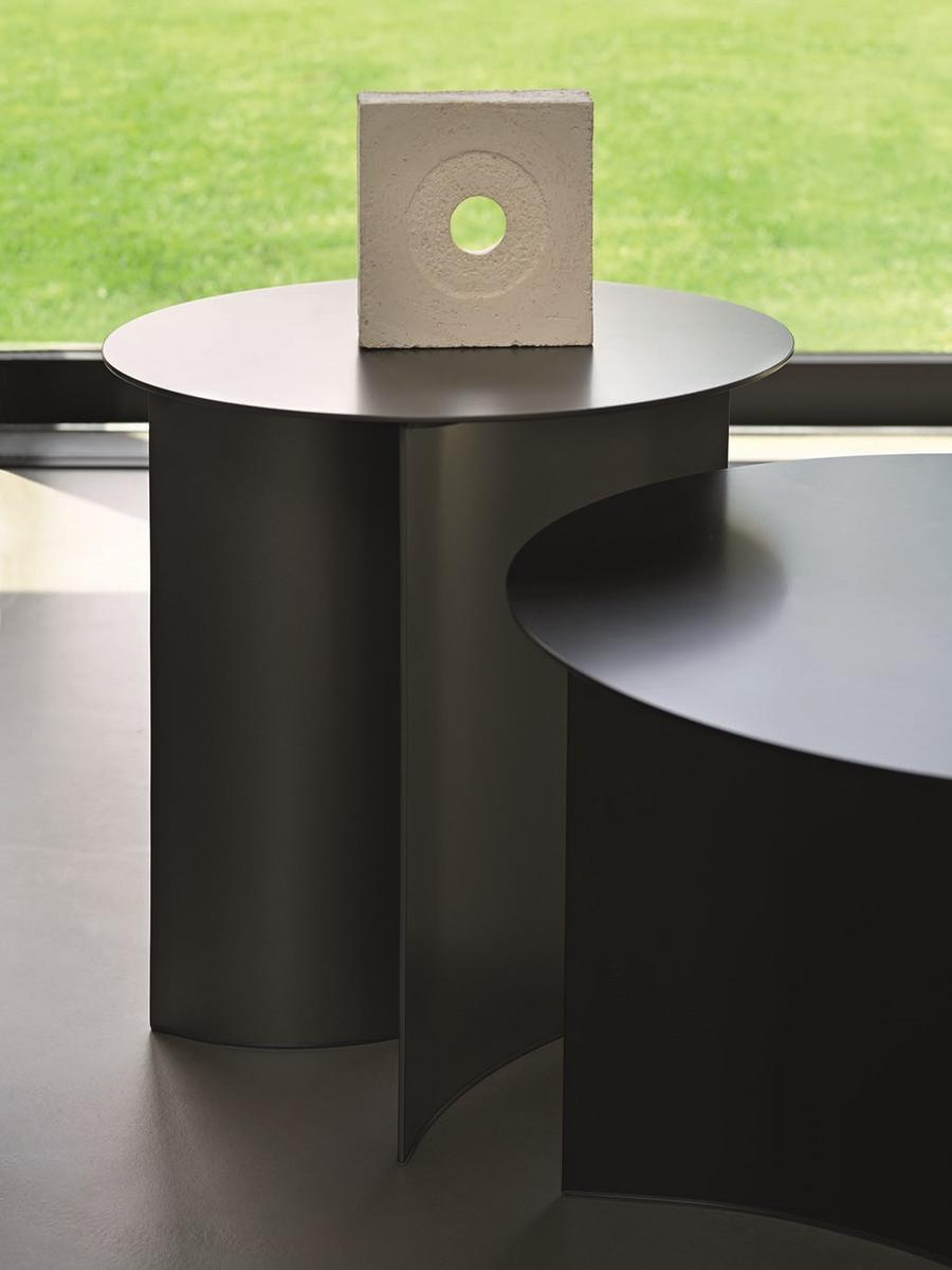 Round metal coffee table | Pierre by Flou