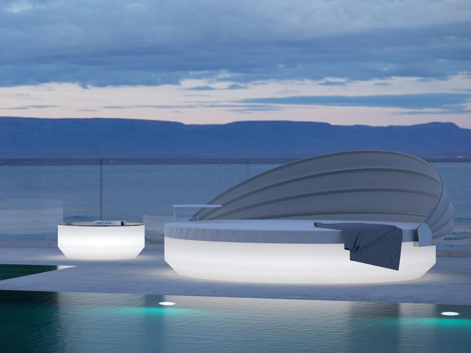 Round garden bed with parasol | Vela by Vondom