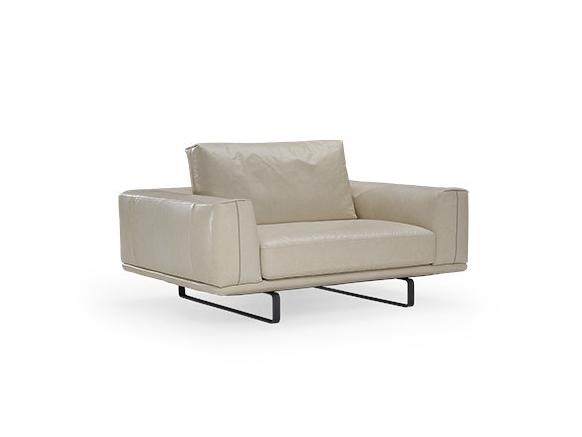 Leather armchair with armrests | Tempo by Natuzzi Italia