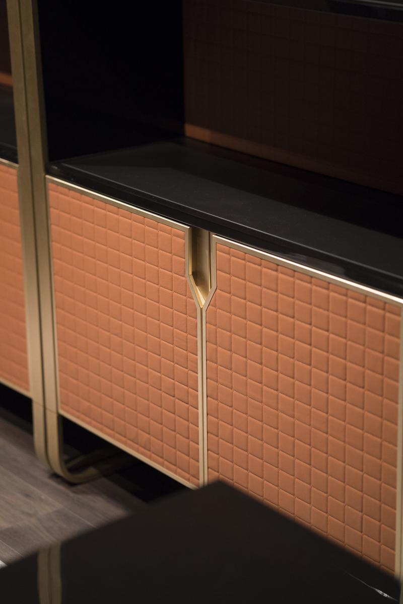 Freestanding bookcase in solid wood and leather | Dafne by Bruno Zampa