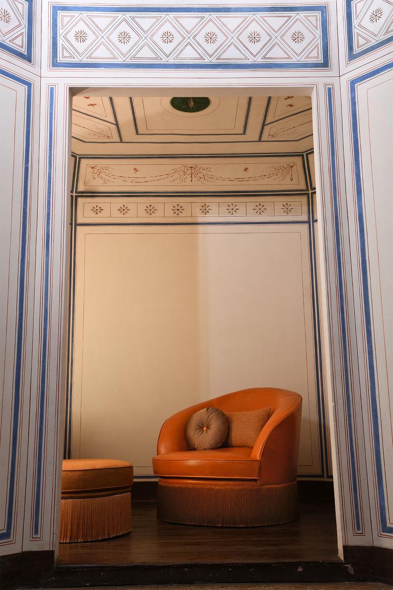 Upholstered leather armchair with armrests | Dione by Domingo salotti