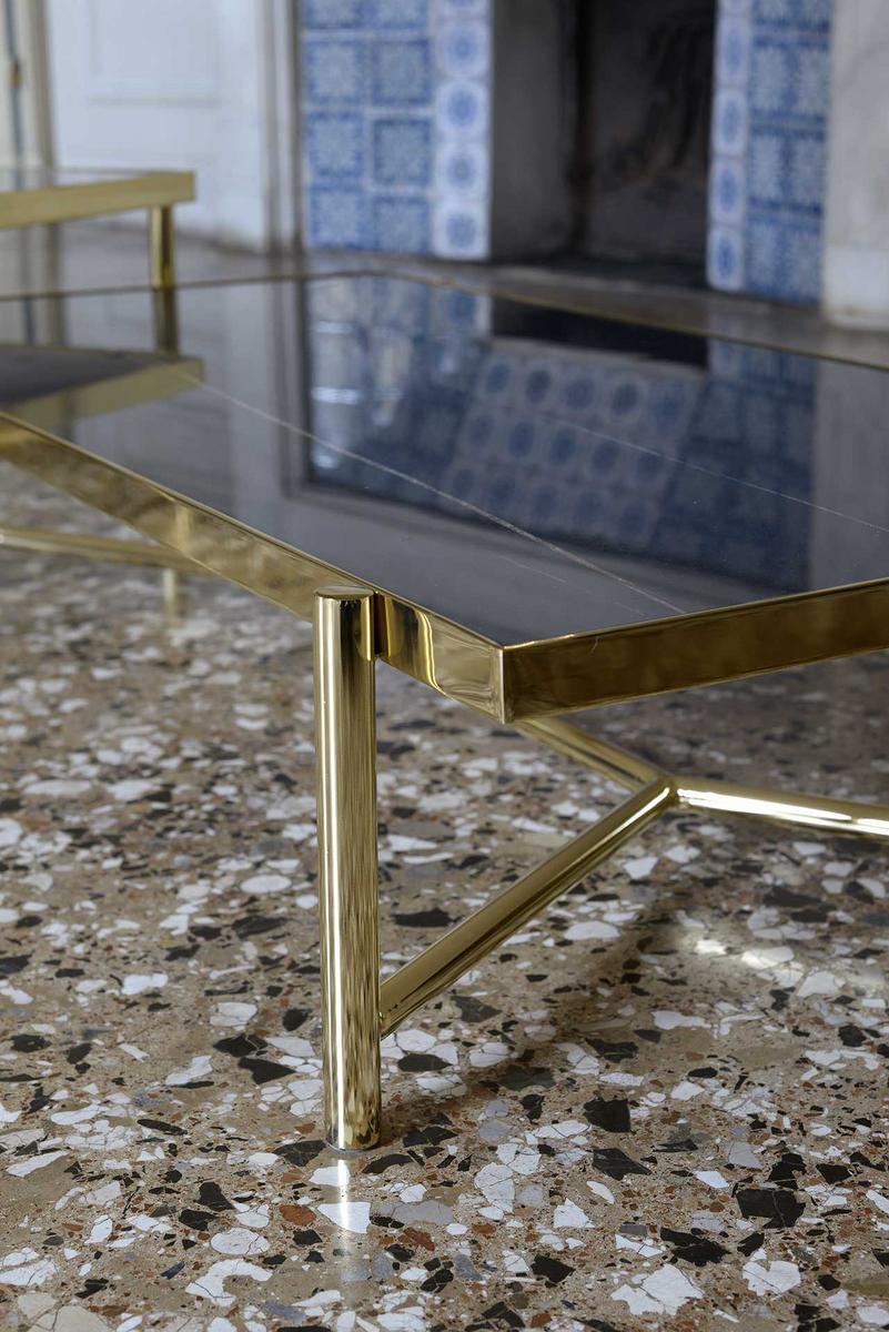 Low square ceramic coffee table | Rea by Domingo salotti