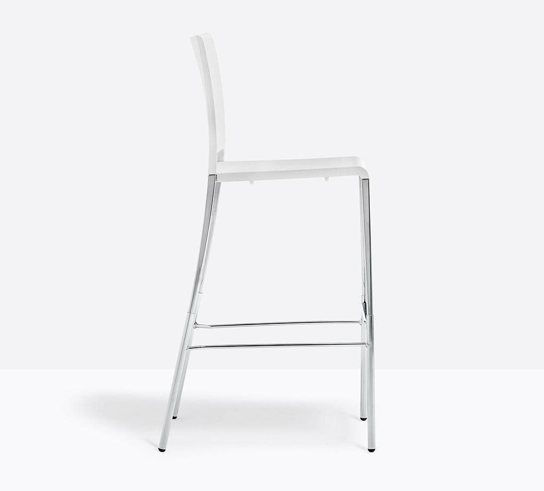 High polypropylene stool with footrest | Mya 716 by Pedrali