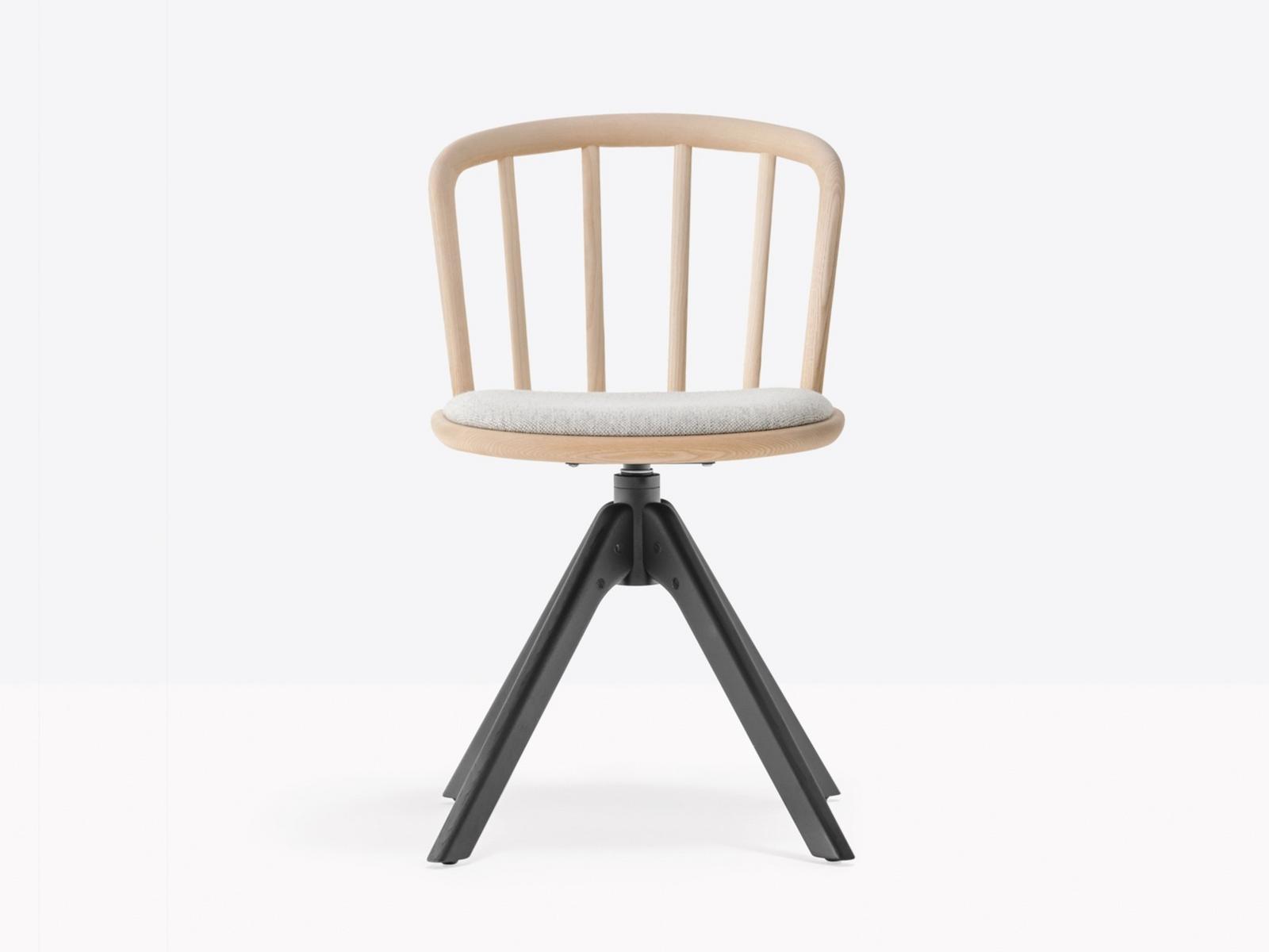 Swivel ash chair with integrated cushion | Nym 2841 by Pedrali