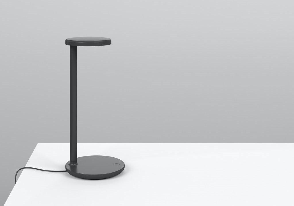 LED table lamp with wireless charging | Oblique Qi by Flos