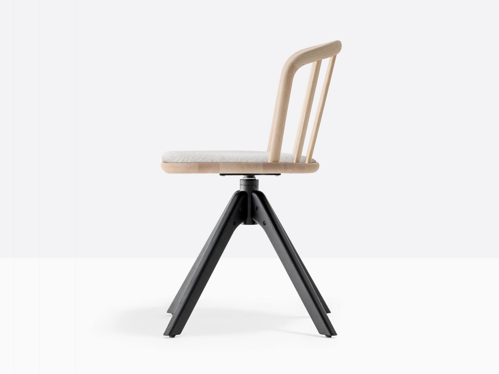Swivel ash chair with integrated cushion | Nym 2841 by Pedrali