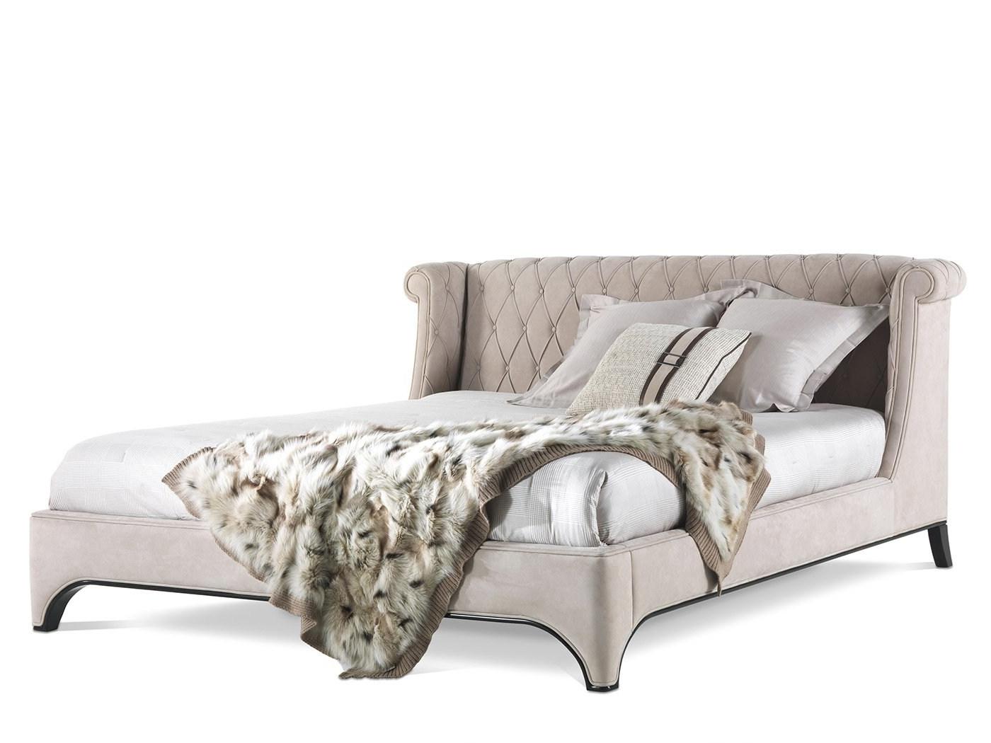 King size bed with tufted headboard | Bradmore by Gianfranco Ferre Home