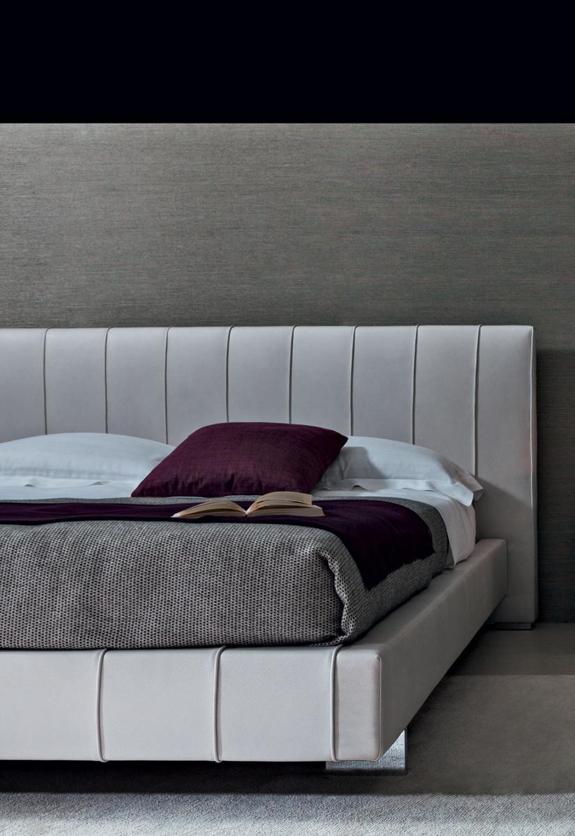Fabric storage bed | High-wave by Molteni