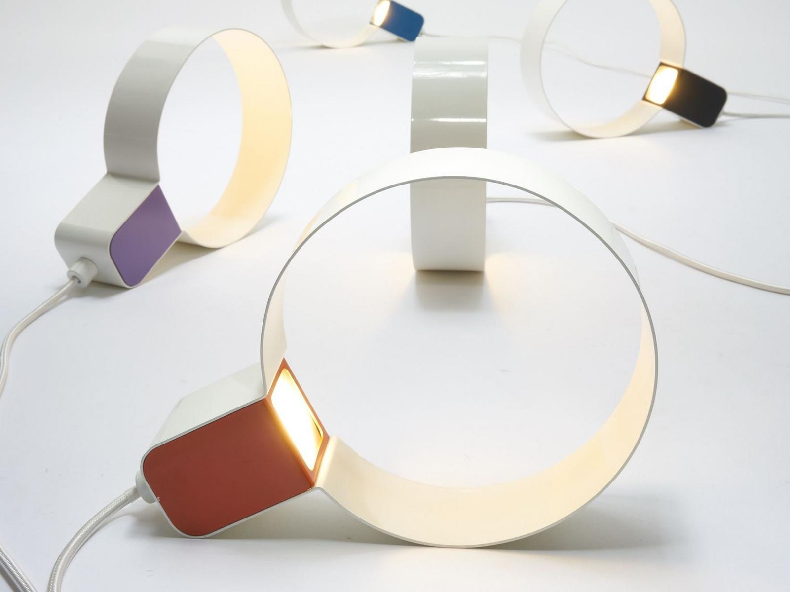 Direct light plate table lamp | Sonoluce by Zava